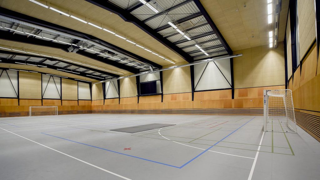 We implement sports halls with high demands for free internal space without any separating and supporting structures.