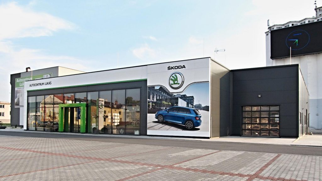 In 2014, we built a ŠKODA car showroom and a car repair shop for Autocentrum Lukáš. The design complies with the ŠKODA brand architectonic concept.