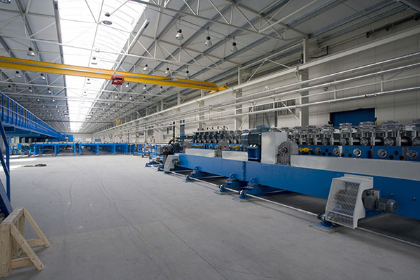 The expansion of the production hall for Kingspan a.s. was implemented in Hradec Králové. Kingspan is a world’s leading manufacturer of insulation systems.