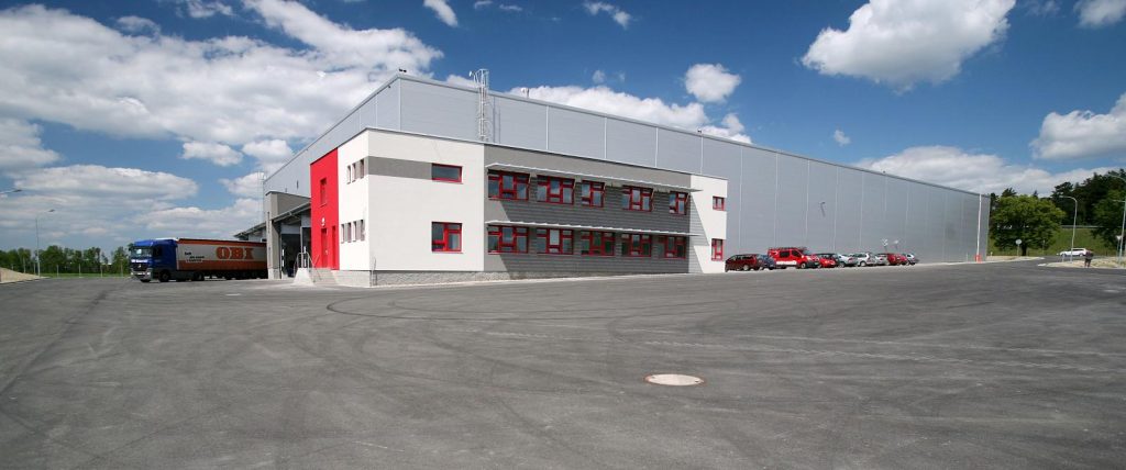 We built the Logistic Center for Šmídl s.r.o. in Vysoké Mýto in 2008 within an extremely short period of 3 month completely as a turn-key-project.