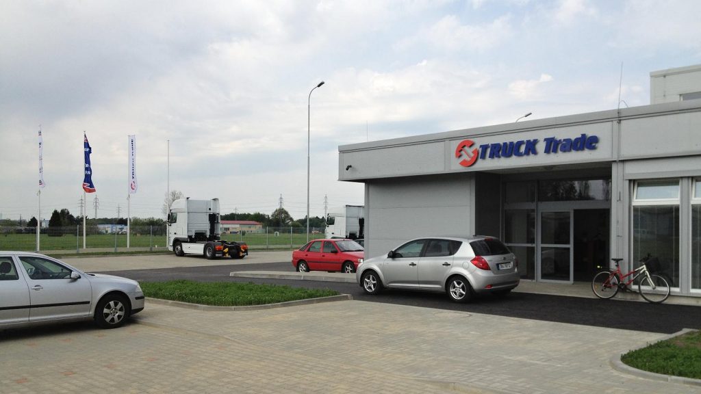 At the turn of 2011 and 2012 we built sales and servicing center for DAF trucks in Paskov for TRUCK TRADE spol. s r.o.