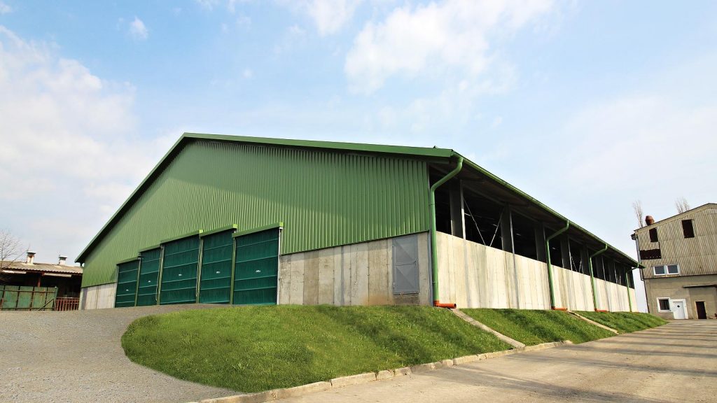 We implement agricultural halls that are specific in terms of meeting strict standards for storing of fodder, materials and livestock breeding.
